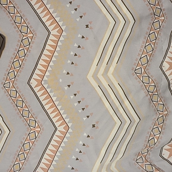 Maurices (Size 3) Graphic Print Blouse - Picture 2 of 4